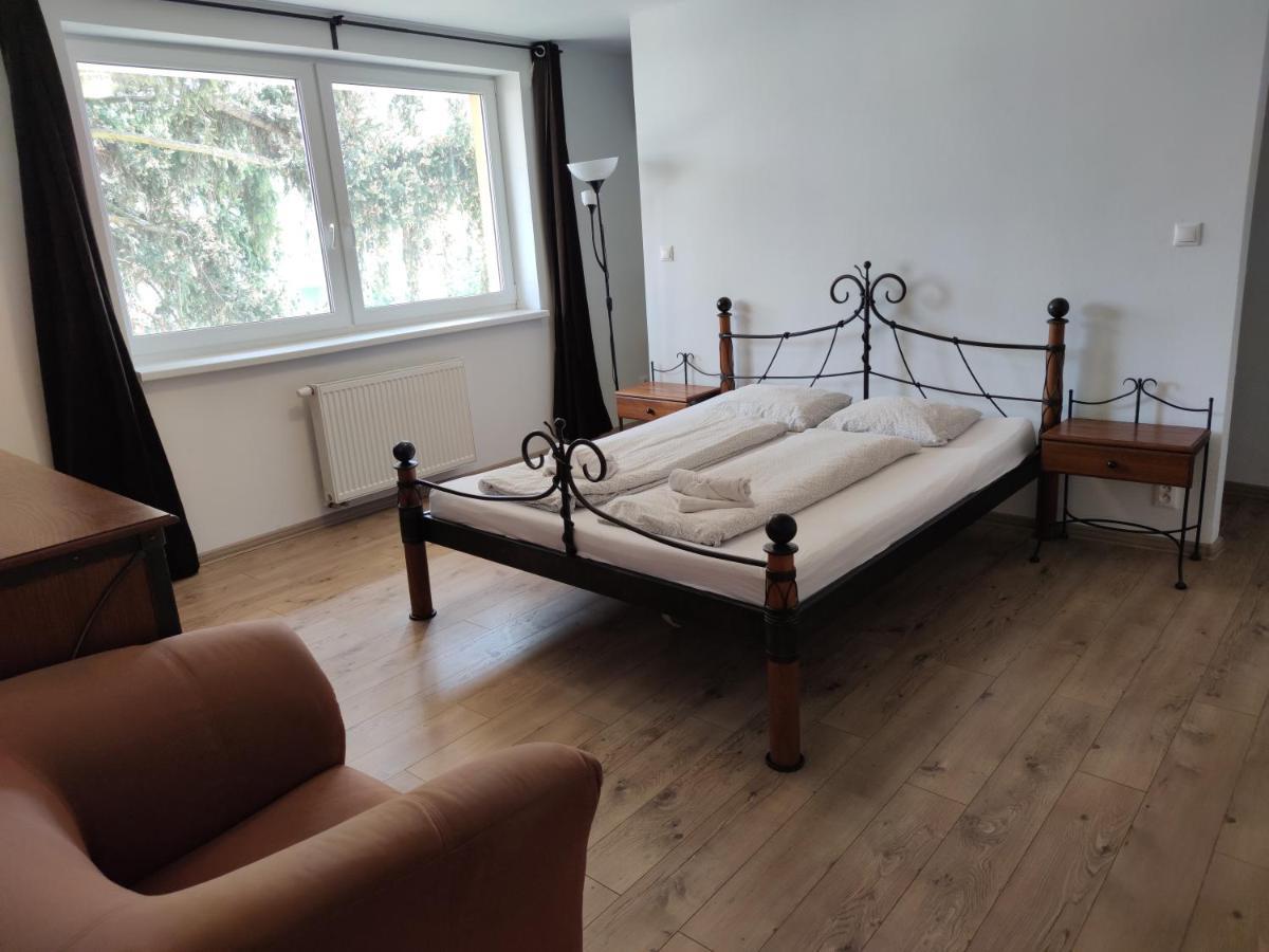 Attic Parkview Apartment Piest'any Exterior foto